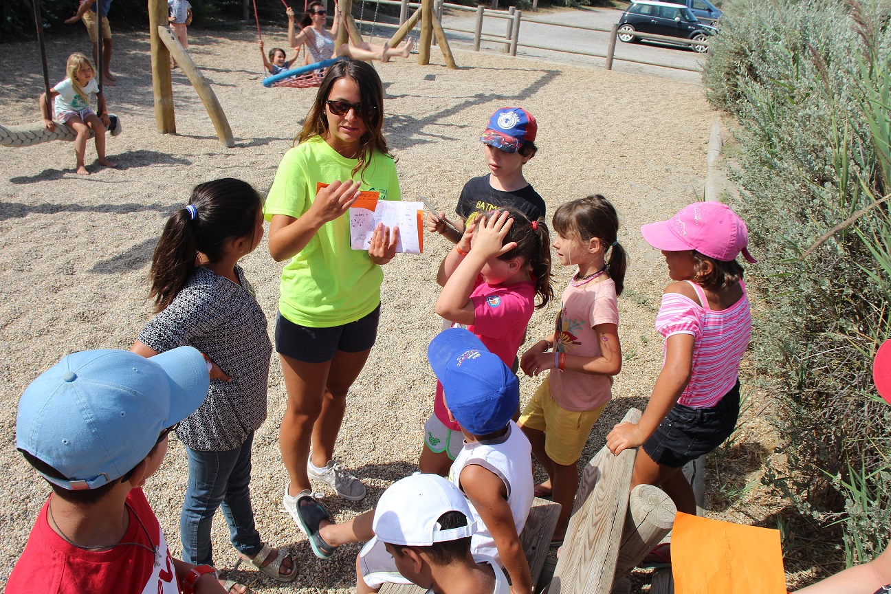 Club enfant, ouvert de 6 à 12 ans, propose des activités comme la chasse au trésor