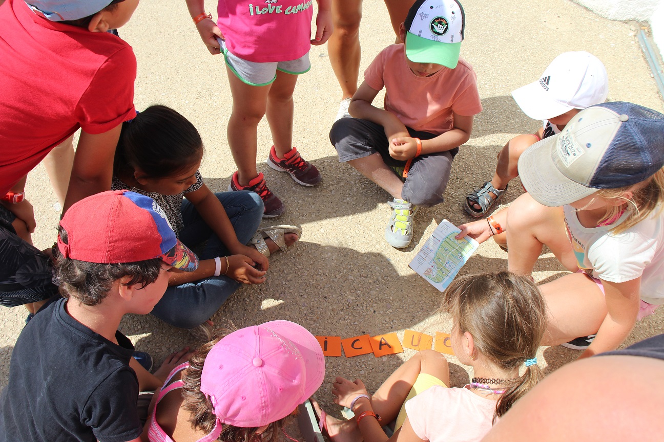 Le club enfant propose des activités en plein air, le rally photo